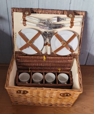 4 persoons picknickservies in rieten mand
