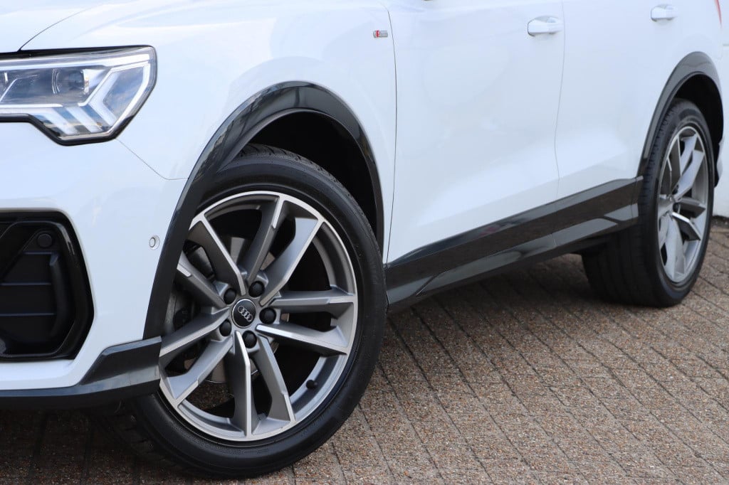 Audi Q3 35 tfsi s line s-tronic