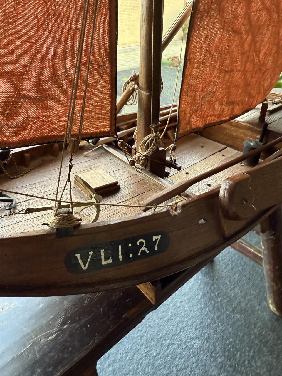 Prachtig handgemaakt vissersschip VLI 27 (Hoogaars)