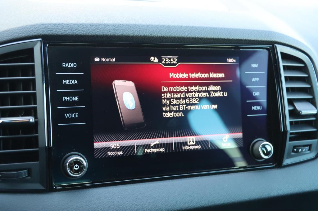 Skoda Karoq 1.5 tsi 150pk dsg7 sportline business | trekhaak | camera | car