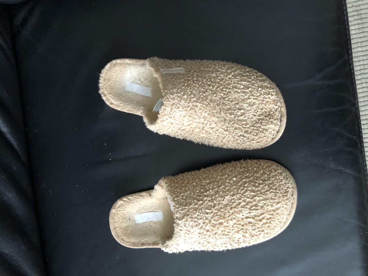 Te koop goede pantoffels.(z.g.a.n.).