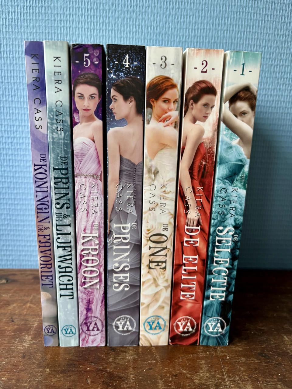 7 boeken Selectie serie door Kiera Cass in nette staat