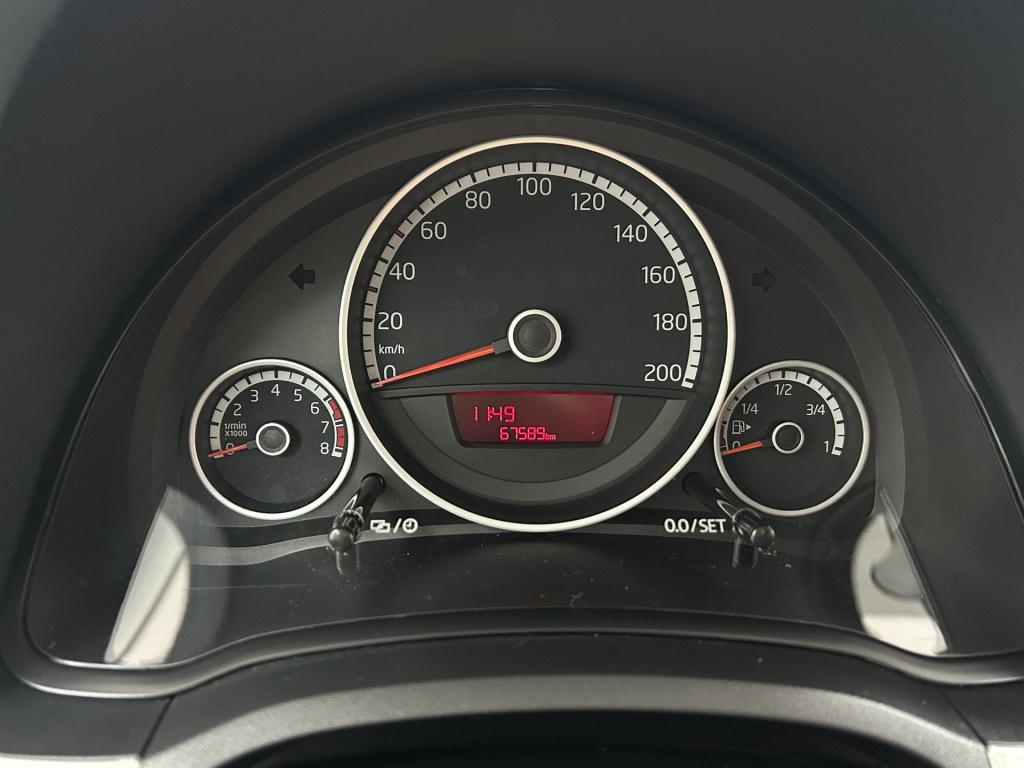 Volkswagen UP! occasion 1.0 high up! bluemotion | grijs | tweedehands volks