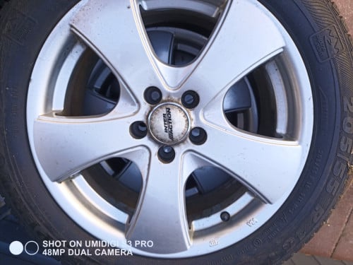 Autobanden met velg