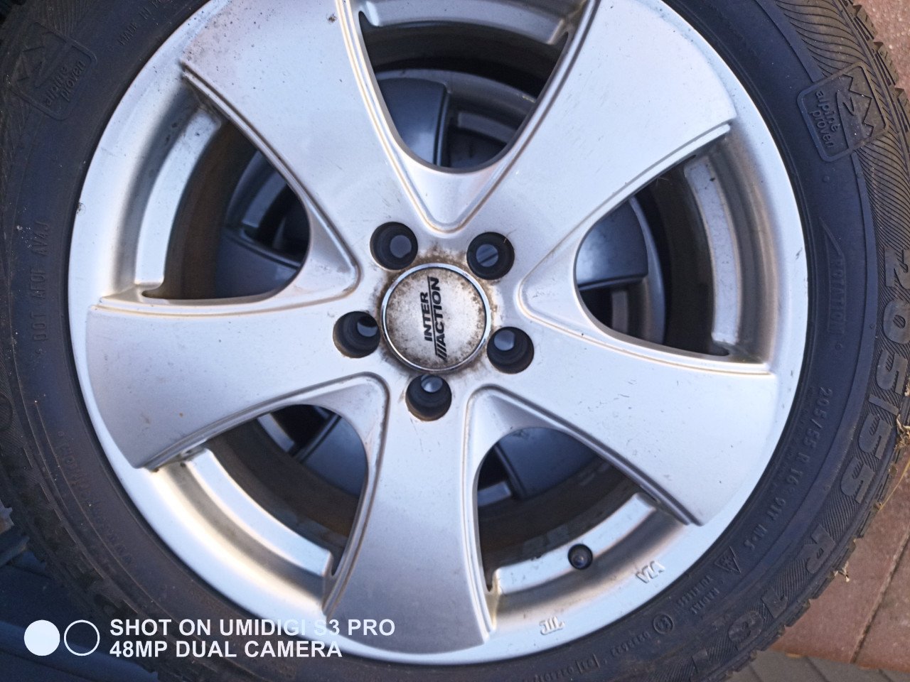 Autobanden met velg