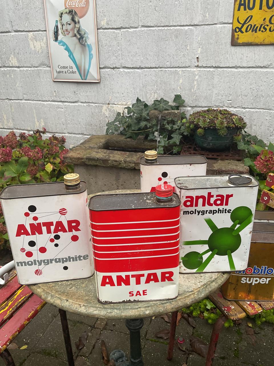 Oude Antar olieblikken.
