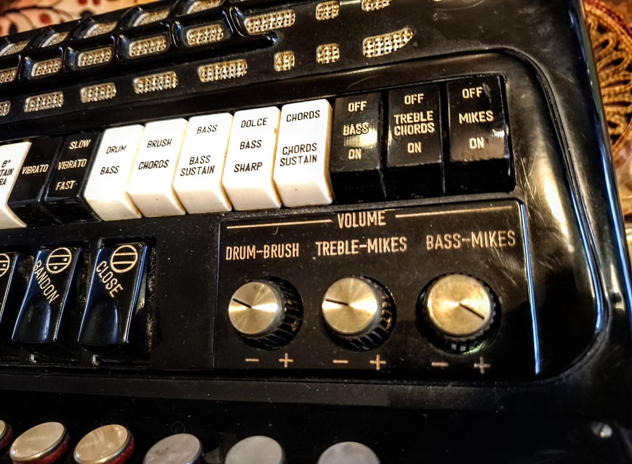 Akordeon/accordion/fisarmonica/ Akkordeon