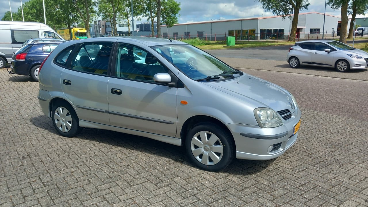 Nissan  ALMERA TINO 1.8 Acenta 5drs bj:2003 airco apk 2027 i.z.g.st
