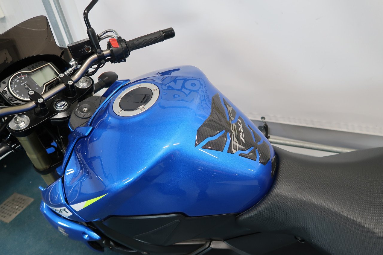 Suzuki GSR750 2016