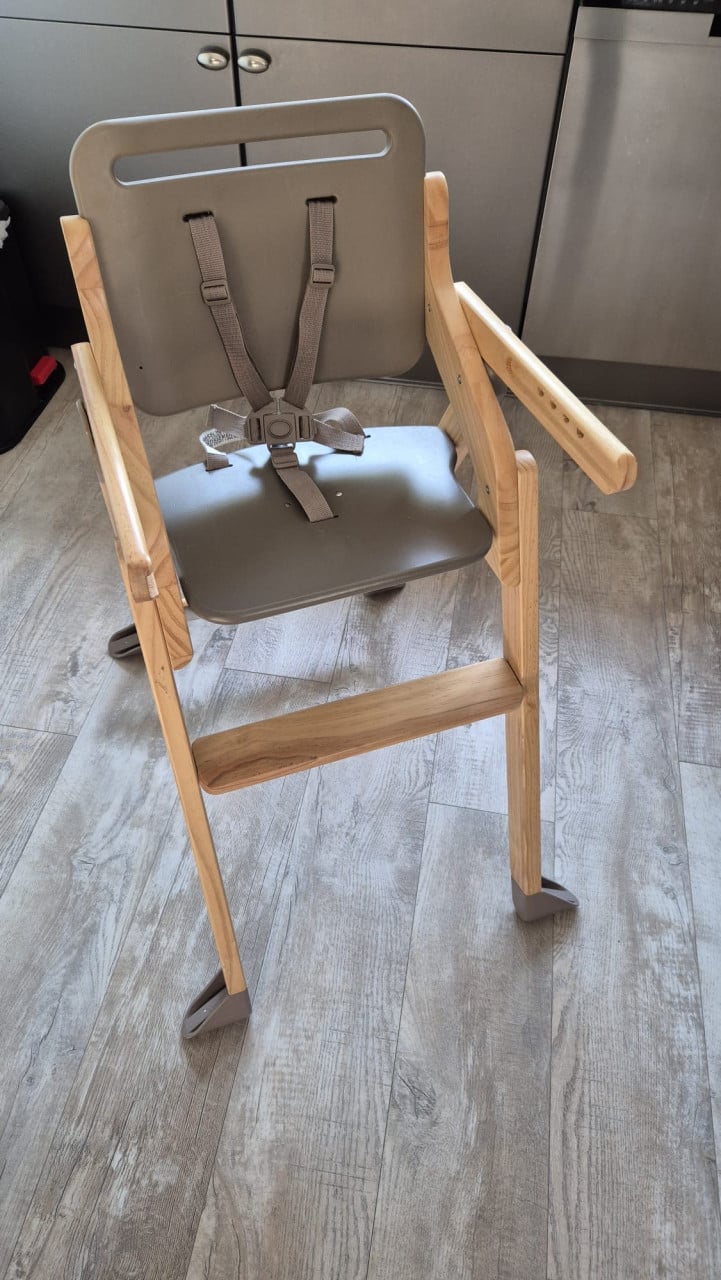 Houten kinderstoel
