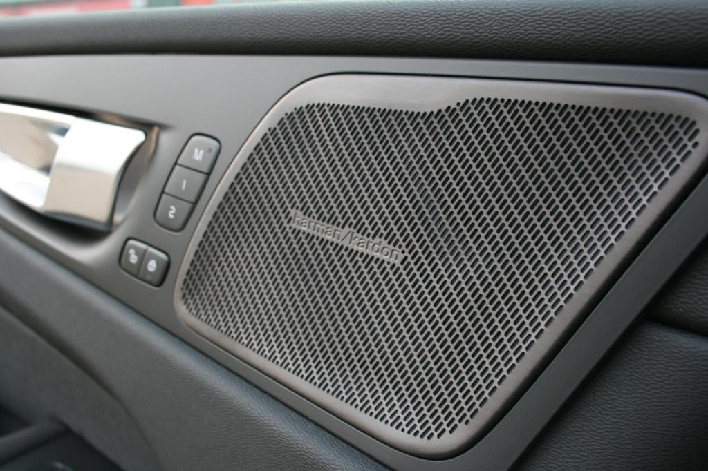 Volvo XC60 2.0 t6 plug-in hybrid awd plus black edition / nieuw / model 202