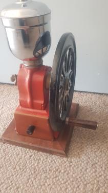 Grote antiek koffiemolen