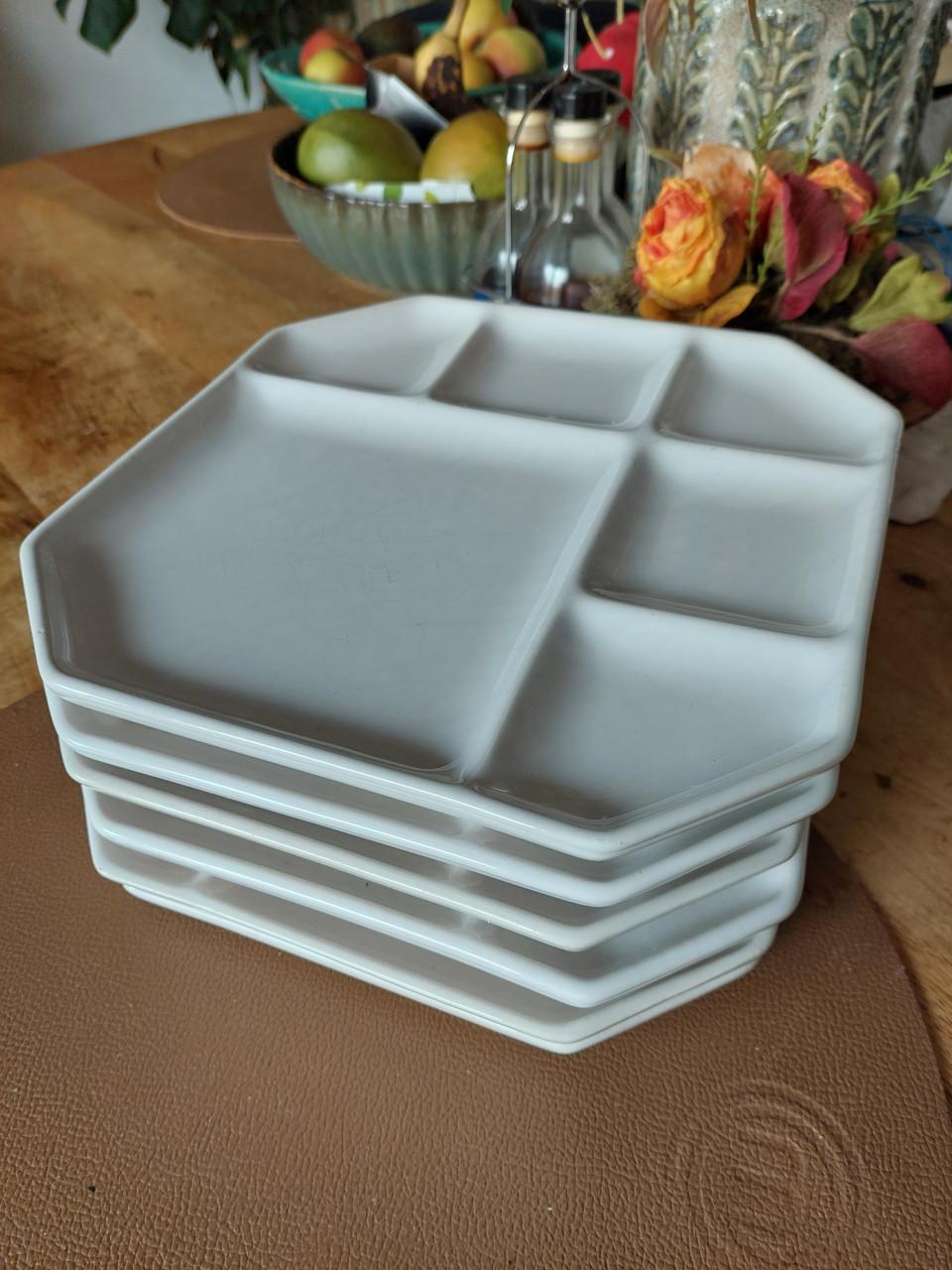 6 witte 8 hoekige gourmetborden als nieuw