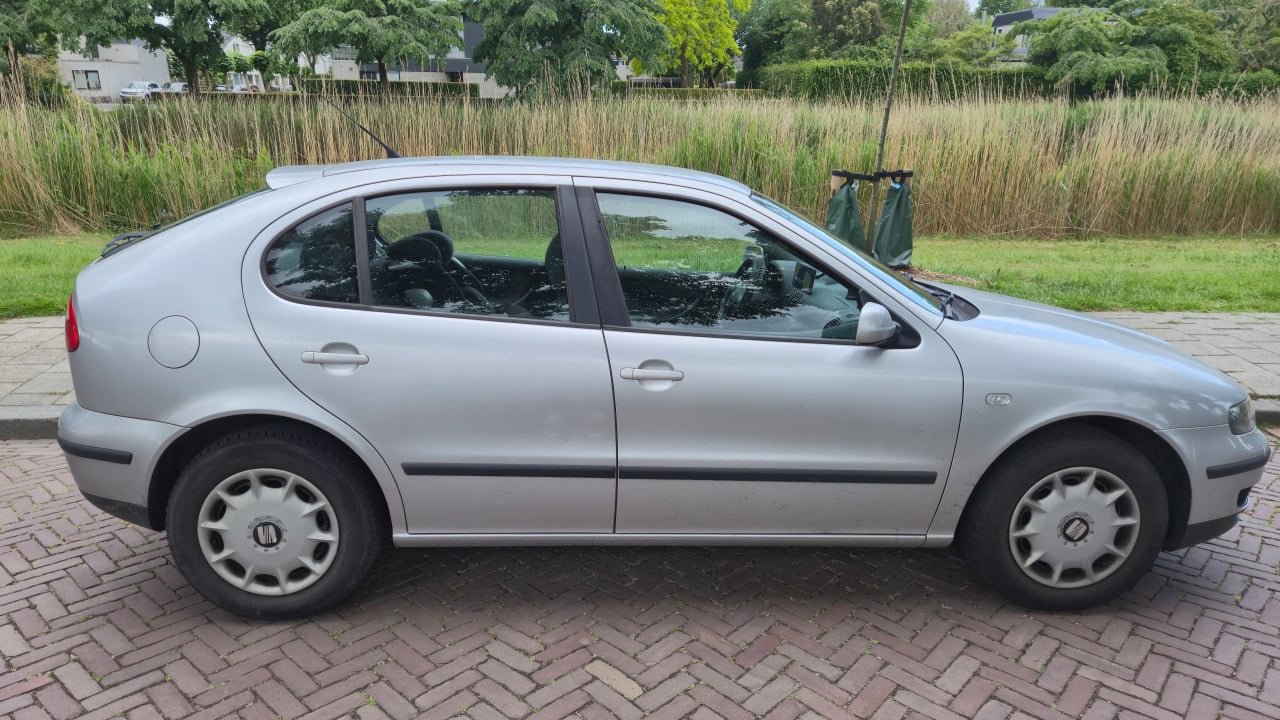 Seat Leon 1.6 uit 2002 – Airco, Bluetooth radio, Android auto