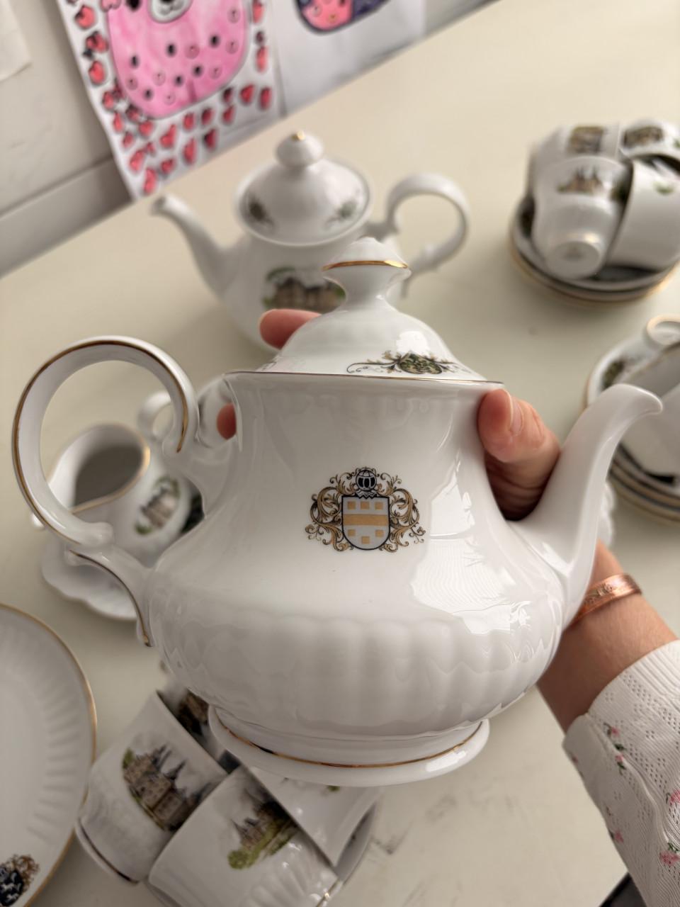 Porselein NL kastelen servies thee en koffie 18-delig compleet