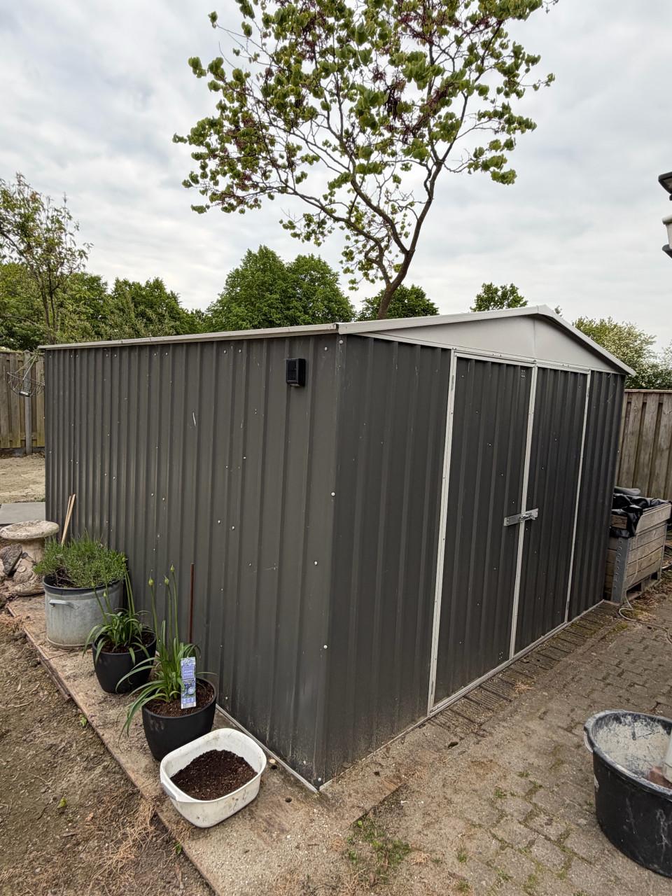 Metalen tuinschuur
