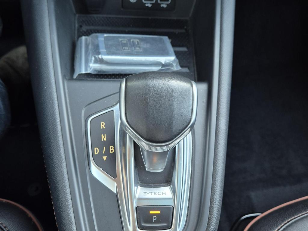 Renault Captur 1.6 e-tech plug-in hybrid 160 initiale paris verkocht