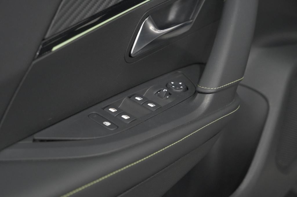 Peugeot 2008 puretech 130 eat8 gt | 360 camera | stoelmassage | adaptieve c