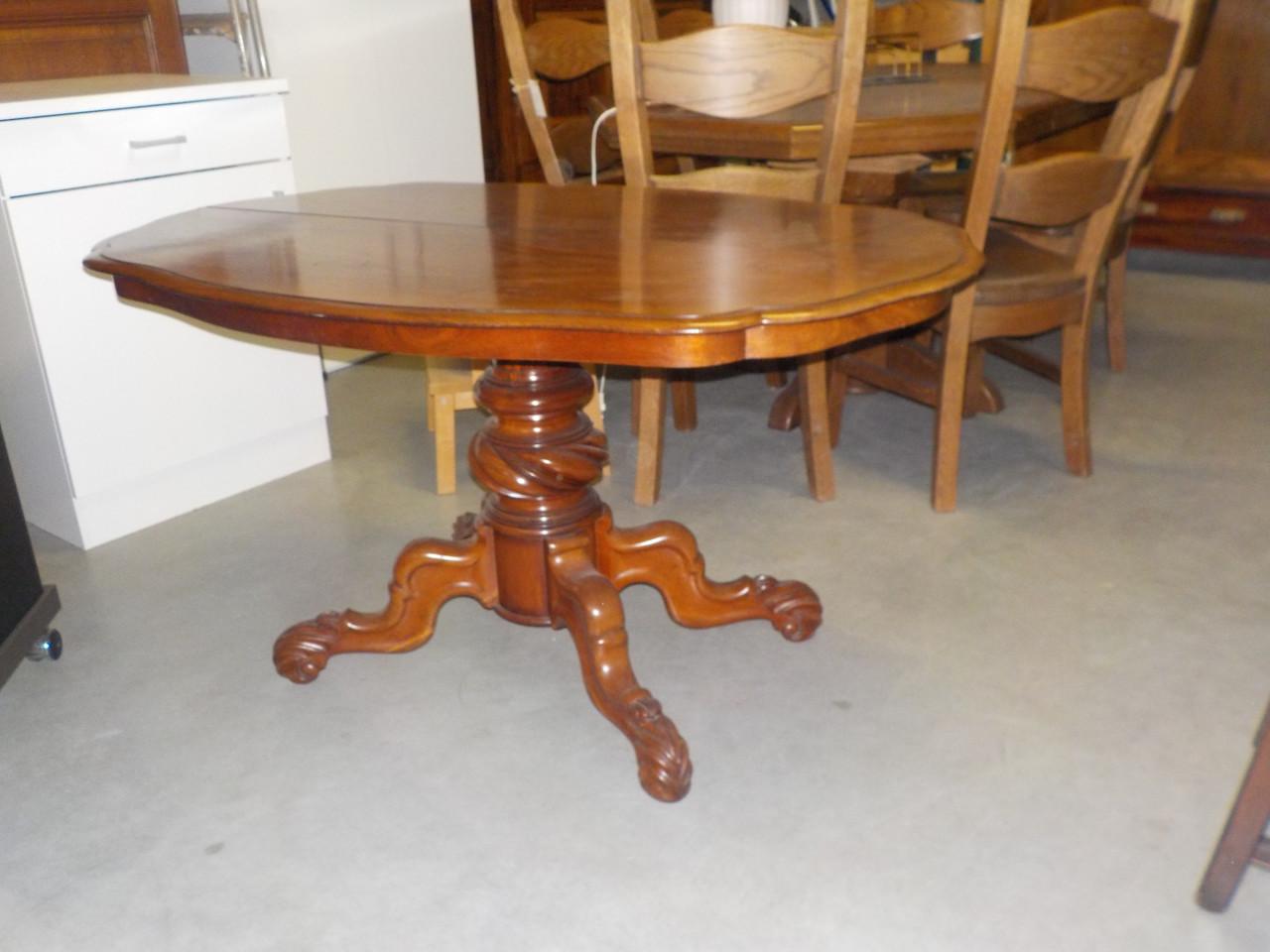 Jaren '50 eettafel in zeer goede staat met mooi onderstel 127 x 88 cm