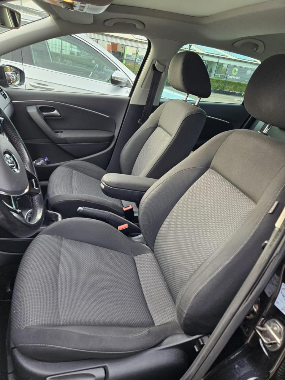 Volkswagen Polo 1.2 tsi highline / pano / trekhaak / cruise / navi / climat