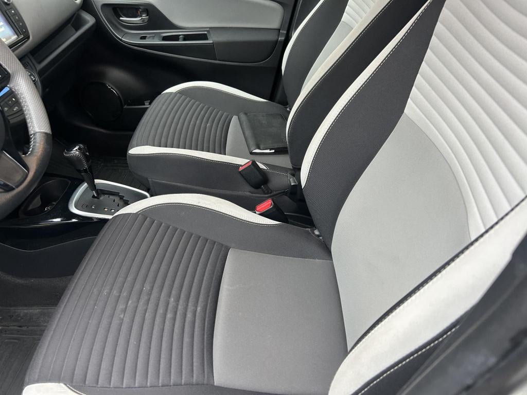 Toyota Yaris 1.5 hybrid dynamic bi-tone incl winterwielset