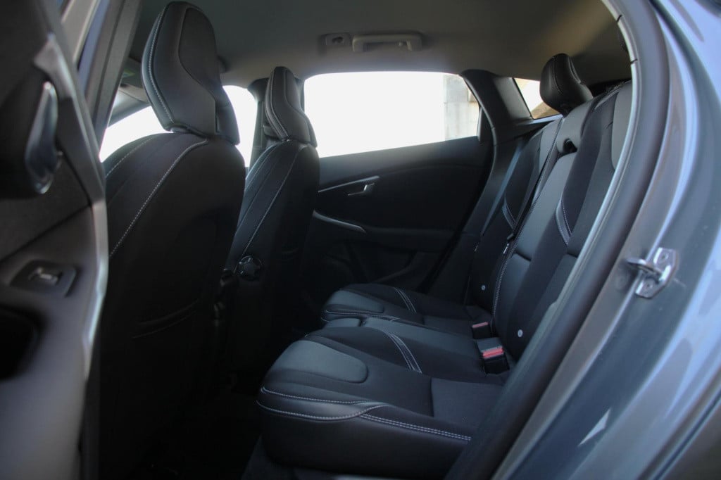 Volvo V40 2.0 t2 momentum - full led - navi - clima - half leder - 1e eig -