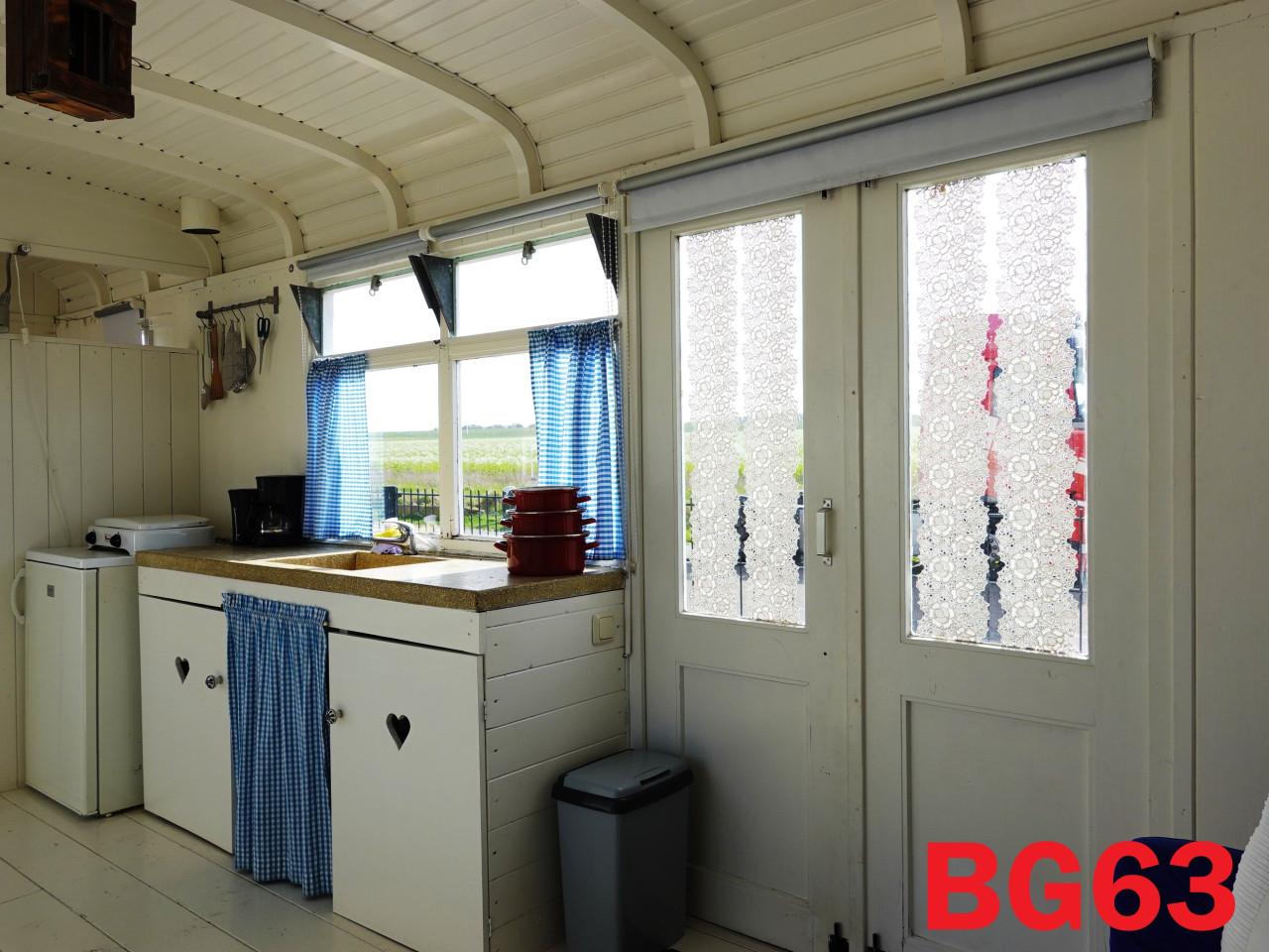Leuke pipowagen te koop met retro interieur voor verhuur of B&B