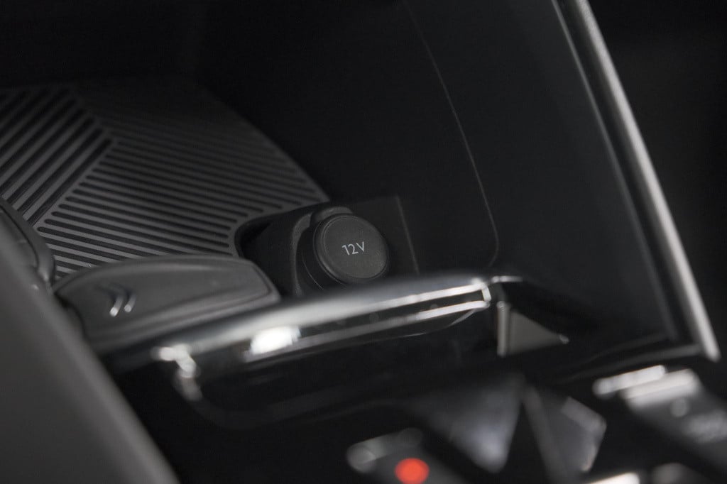 Citroen C4 puretech 131 eat6 shine | camera | head-up display | navigatie |