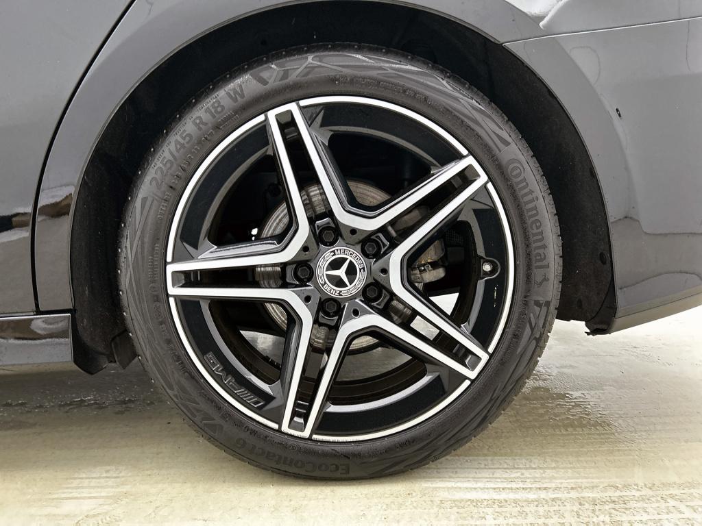 Mercedes-Benz A-Klasse 180 business solution amg | panoramadak | sfeerverli