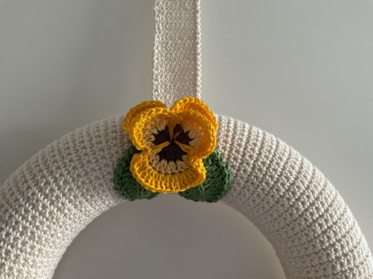 Verschillendegehaakte bloemen kransen