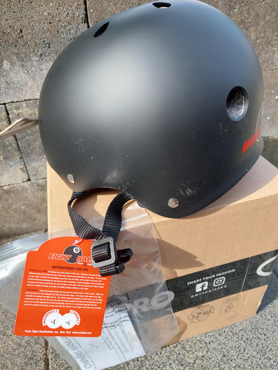 Skatehelm Eight Ball