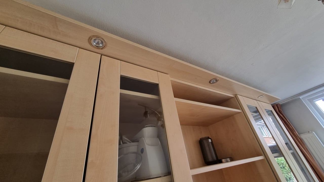 Buffetkast met sloten en verlichting
