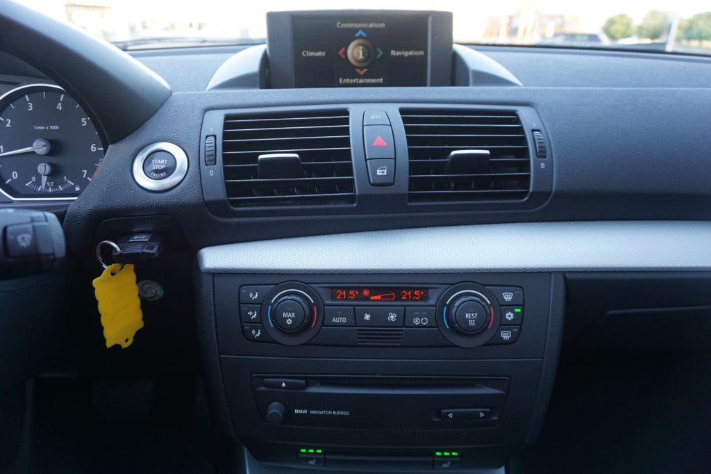 BMW 1 Serie 120i executive automaat - climate / navi / pano / cruise / park