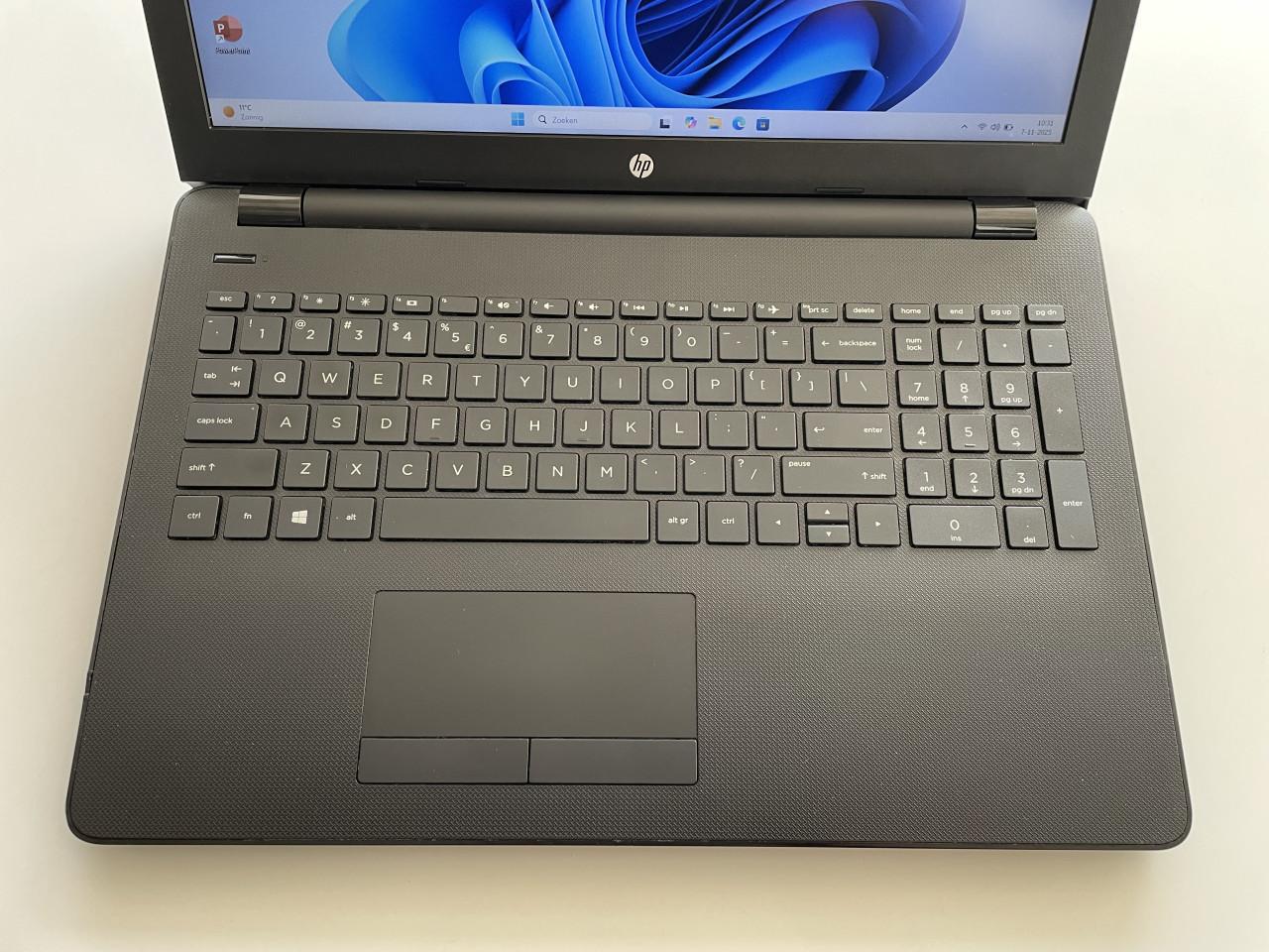 HP 15 inch laptop - SSD Windows 11 16GB geheugen en Office Muis