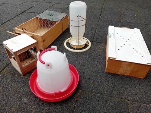 Voeder en drinkbakjes