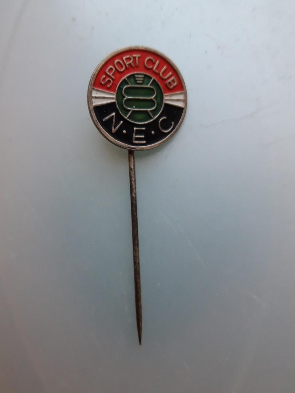 Vintage speldjes voetbalclubs ( o.a. NEC, Eindhoven, Willem II, Fortuna )