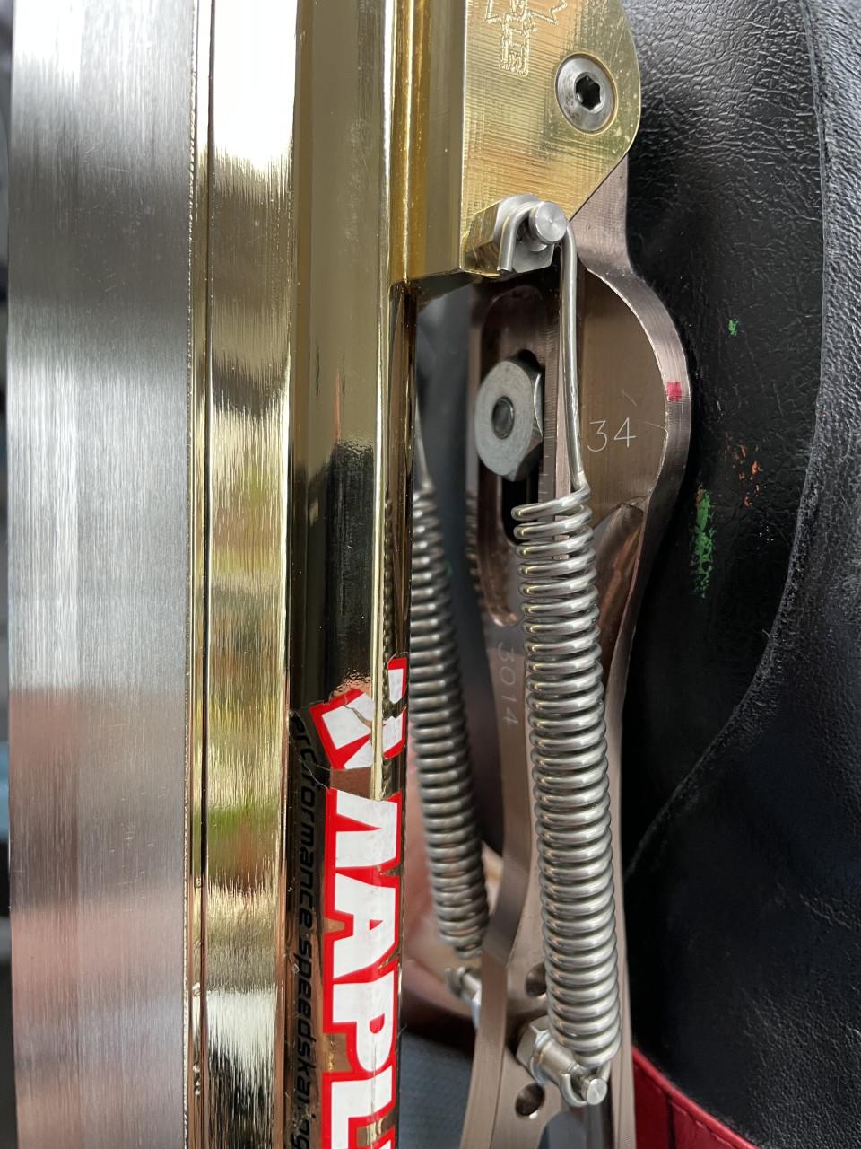 Viking Gold maat 43 met Maple Twin laser T-bone klapschaatsen