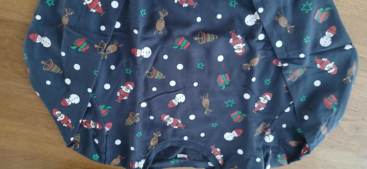 Kersttrui 2x 122-128 en 134-140