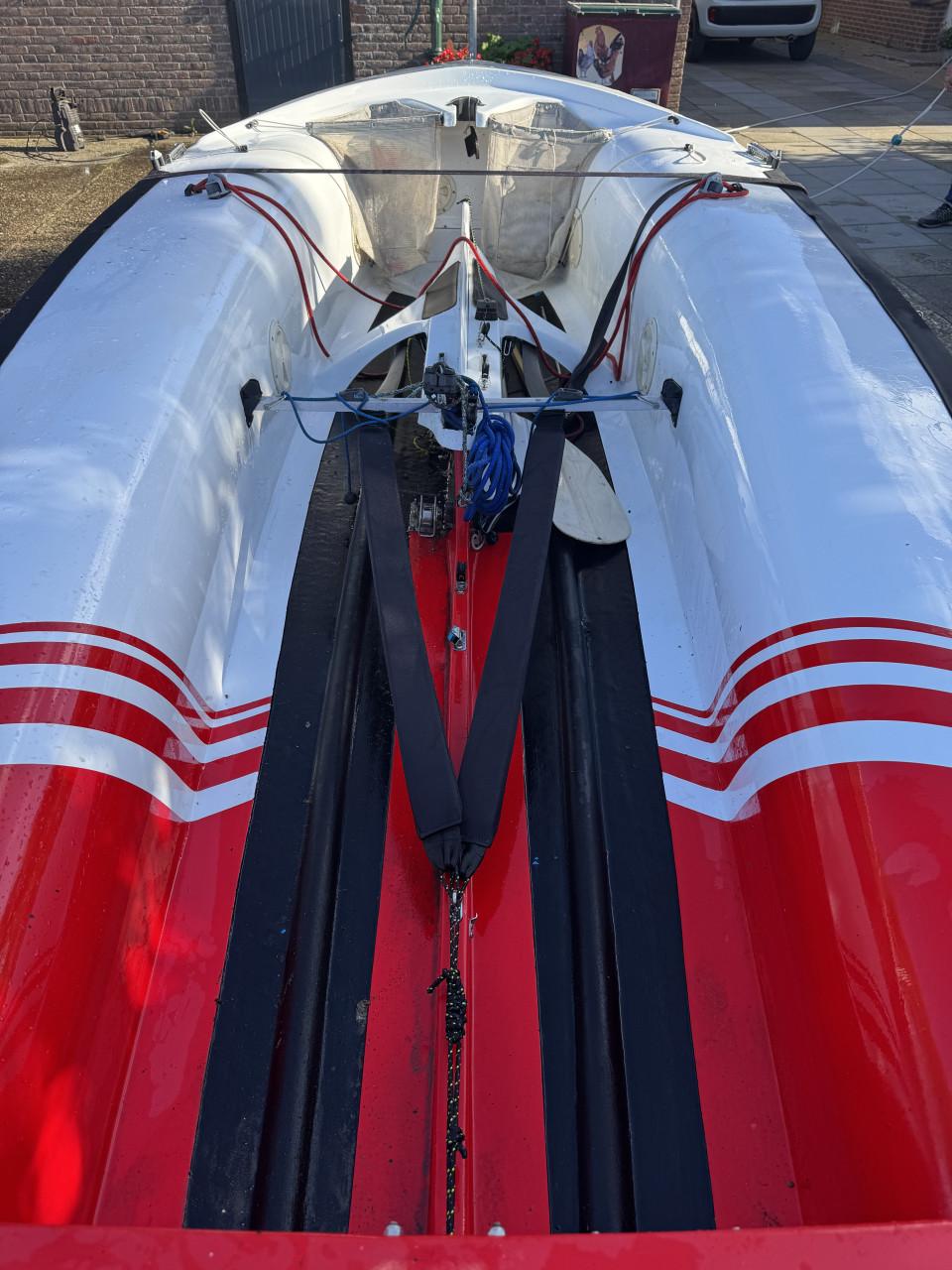 Zeilboot met trailer/strand trailer