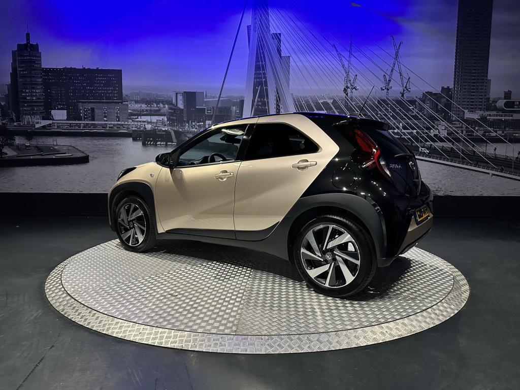 Toyota Aygo x 1.0 vvt-i s-cvt envy *pdc*camera*clima*