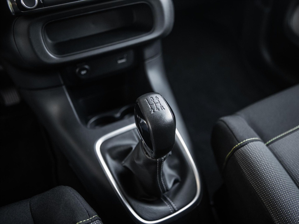 Citroen C3 1.2 puretech 83pk shine | stoelverwarming | carplay | park. sens