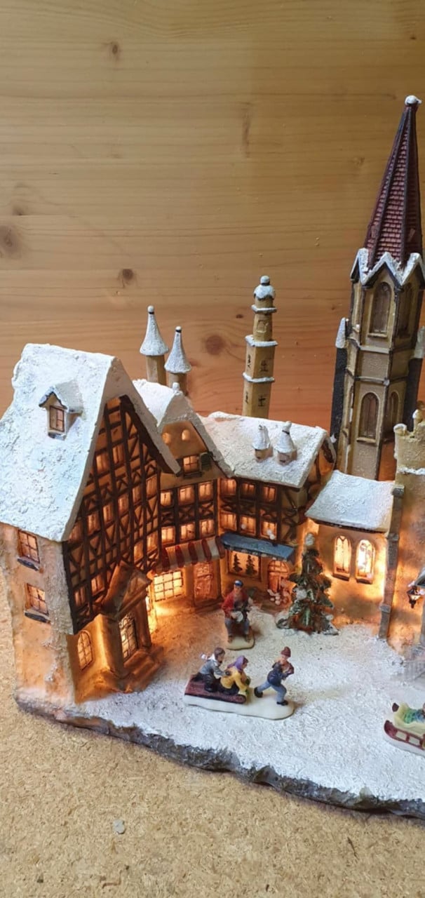 Prachtig kerstdorp met verlichting