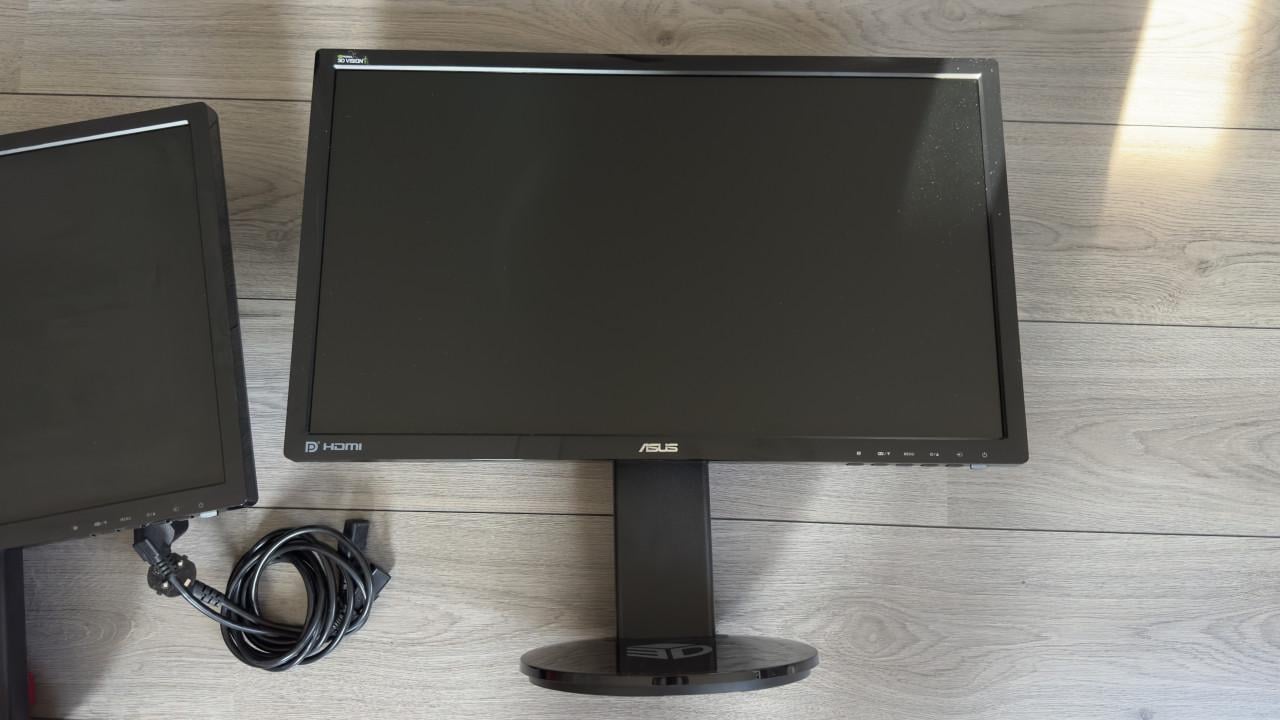 2× ASUS VG248QE – 24” 144Hz Gaming Monitor – Goede staat