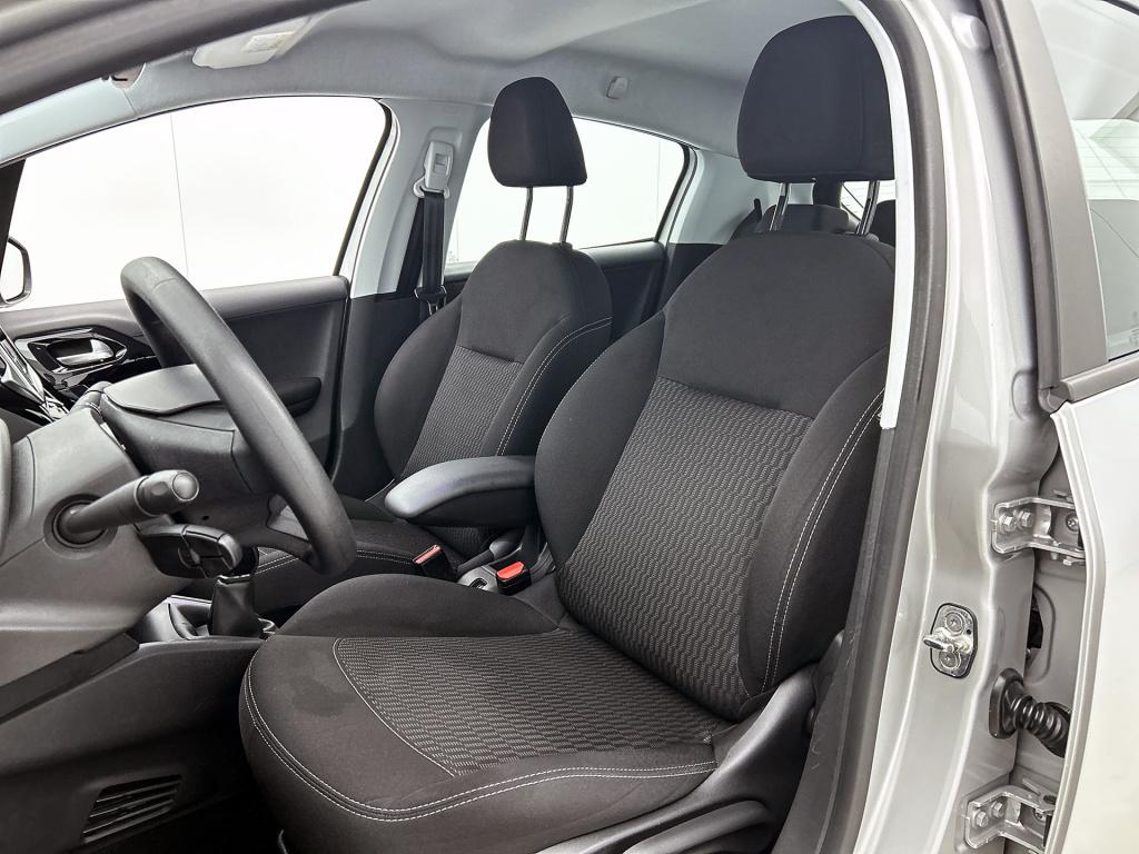 Peugeot 208 82 pk blue lion | rijklaar | trekhaak | navigatie | parkeersens