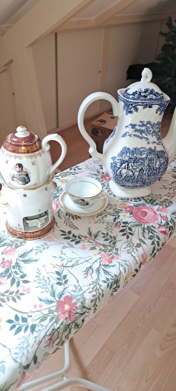 Diverse Engelse  thee/koffie serviezen