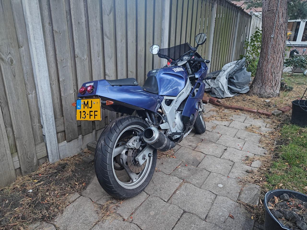 Yamaha FZR 600