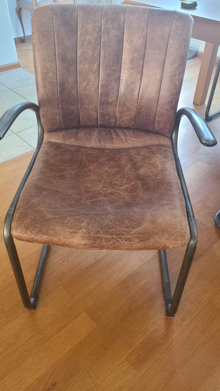 Eettafel licht eiken met 4 stoelen