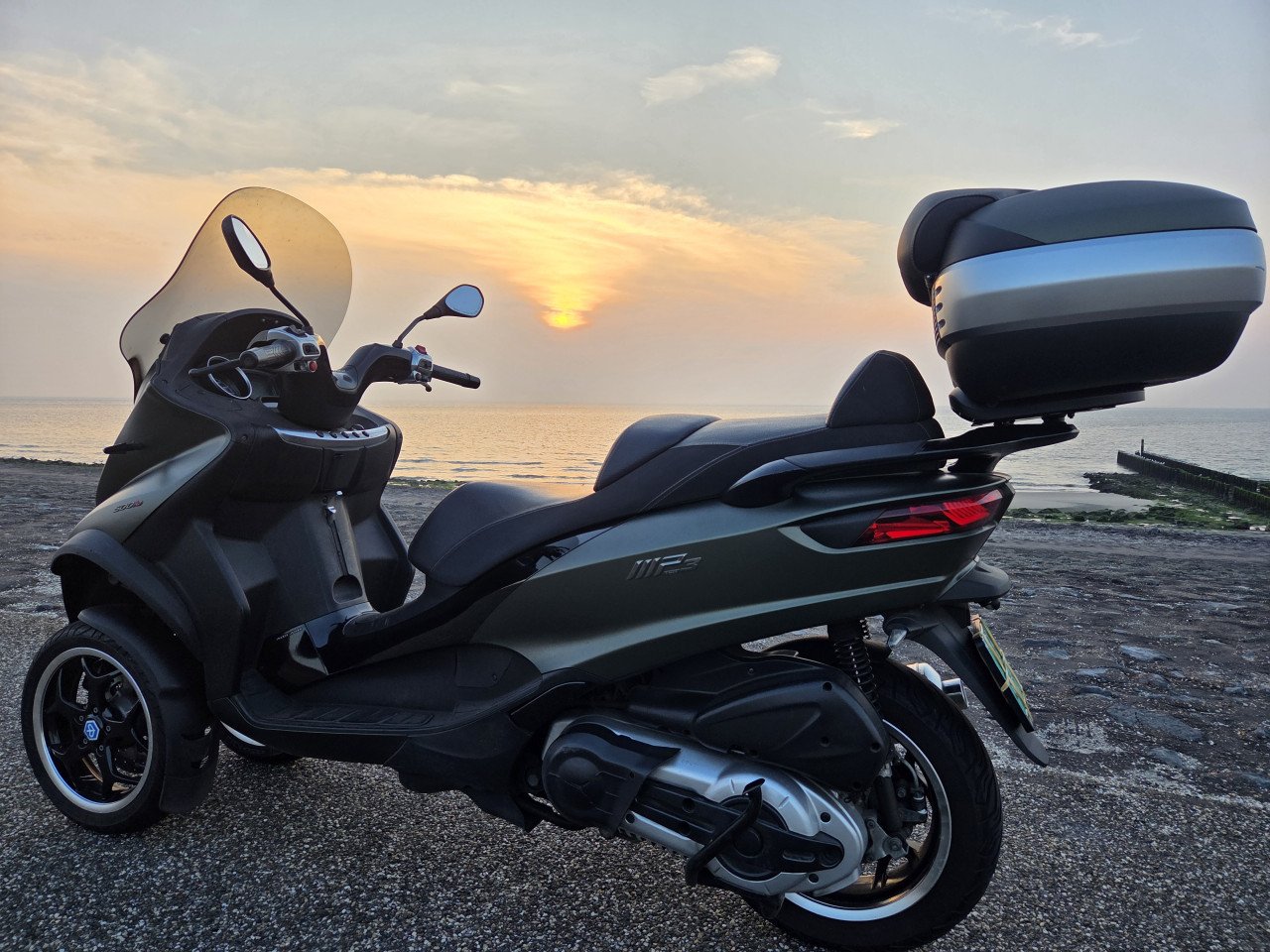 Piaggio MP3 500LT Ie Sport met topkoffer in kleur!