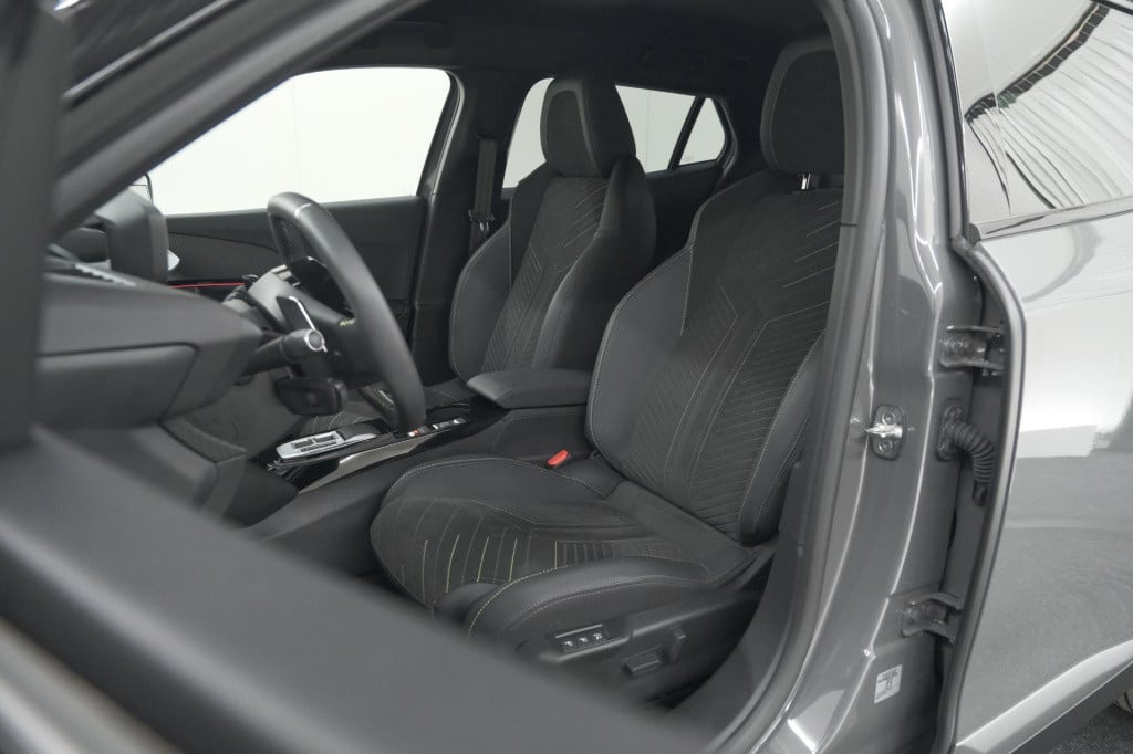 Peugeot 2008 puretech 130 eat8 gt | 360 camera | adaptieve cruise control |