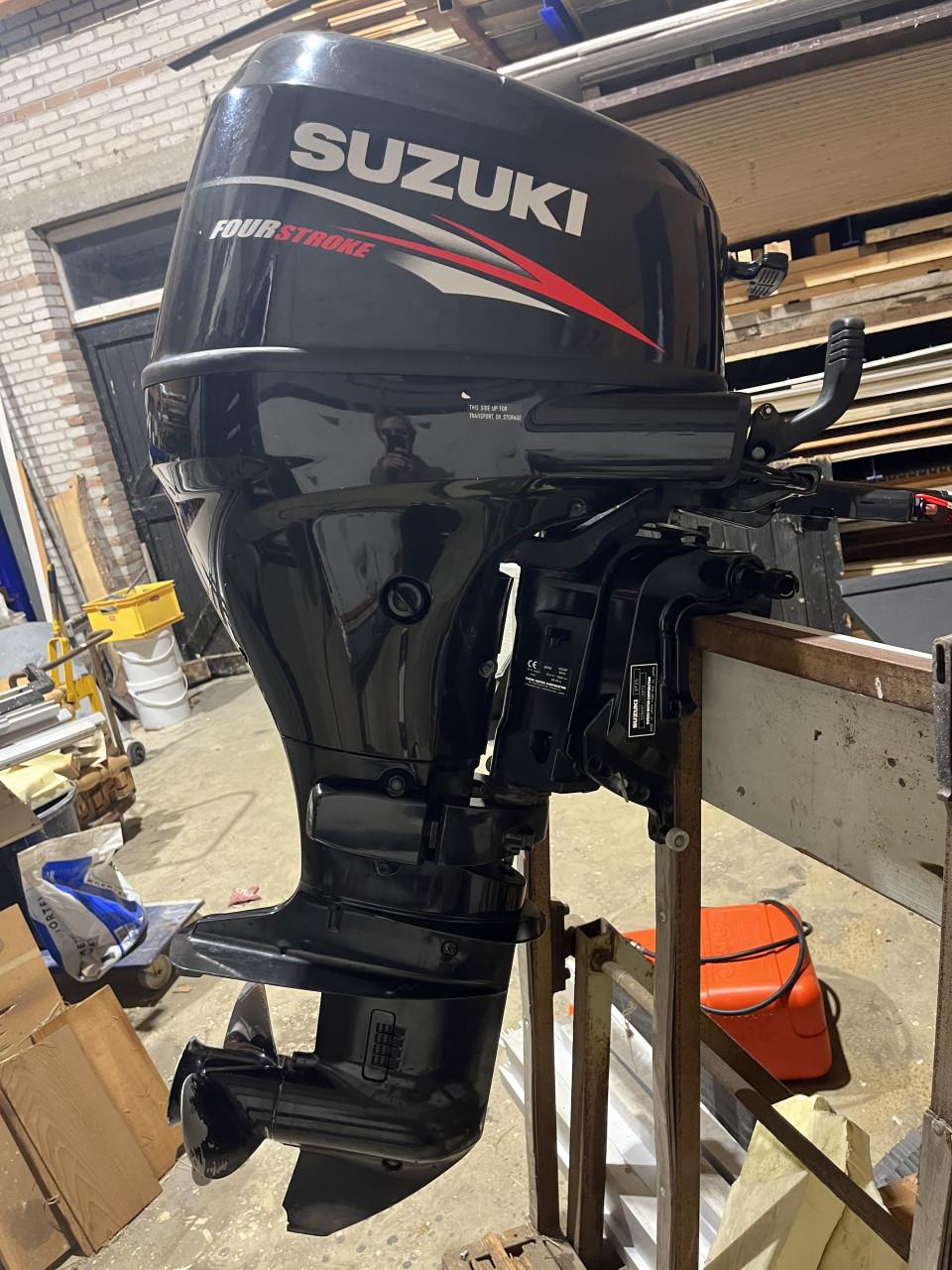 Suzuki DF25 VTwin